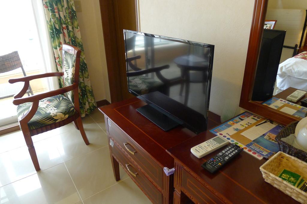 Seaside Hotel The Beach Chatan Esterno foto